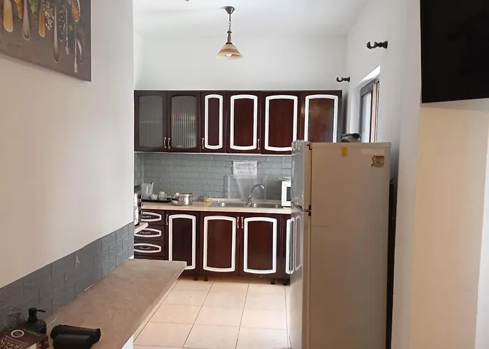 Blue Diamond Him Kolli Street Building No 4 تيرانا